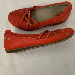 Ahnu Women's Vibrant Red Flats